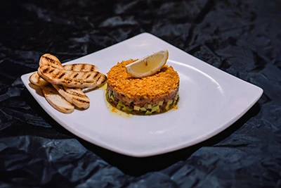 TARTAR SALMÃO & GUACAMOLE